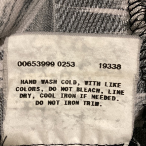 I.N. STUDIO Petite Size XL black & white 3/4 sleeves blouse. Made in USA. - Picture 9 of 9